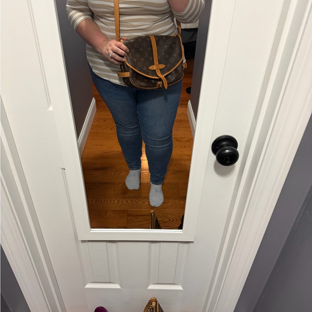 LV Saumur 30 - Picture 2 of 8